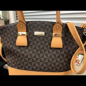 Meet your Posher, Lorri